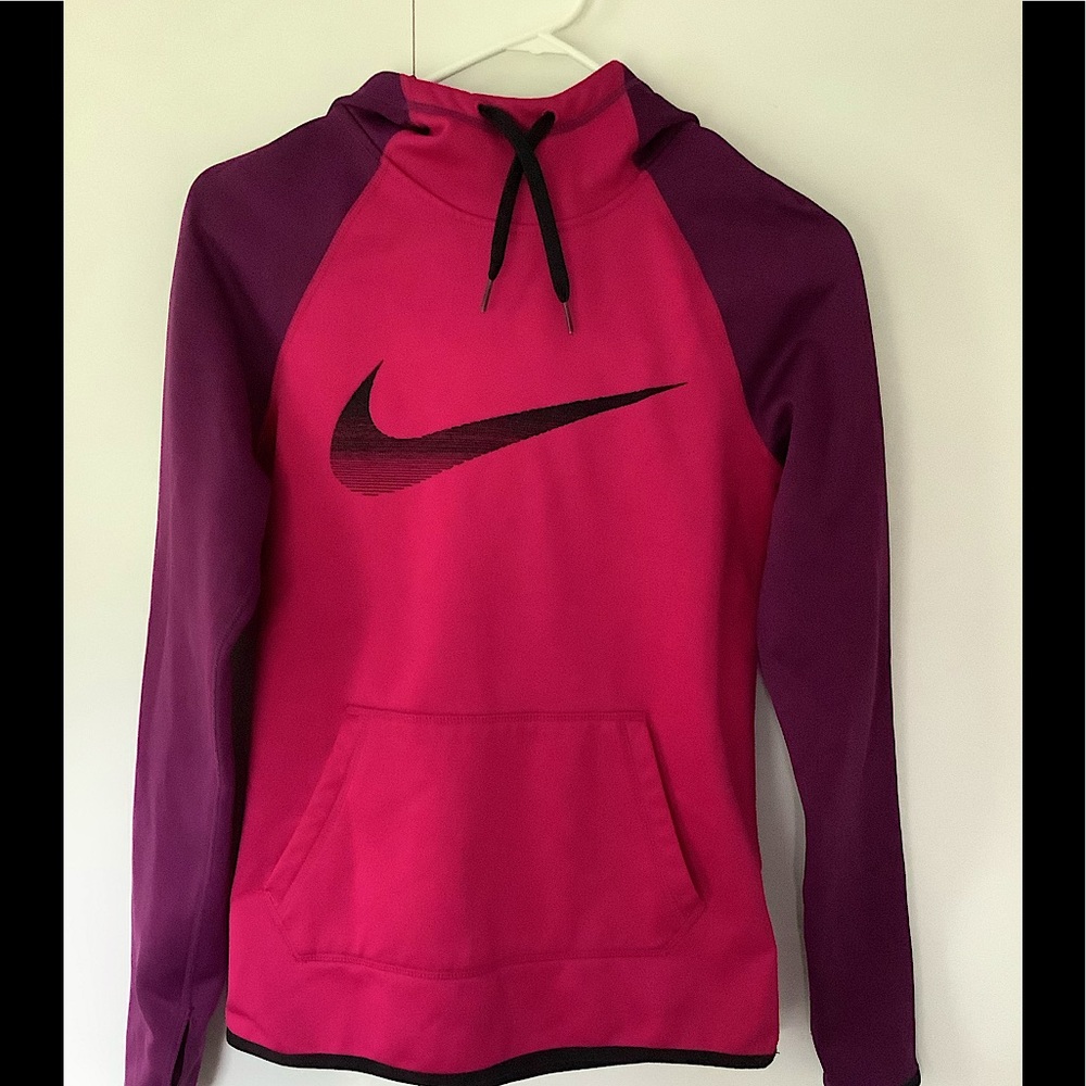 Women’s Nike thermal sweatshirt